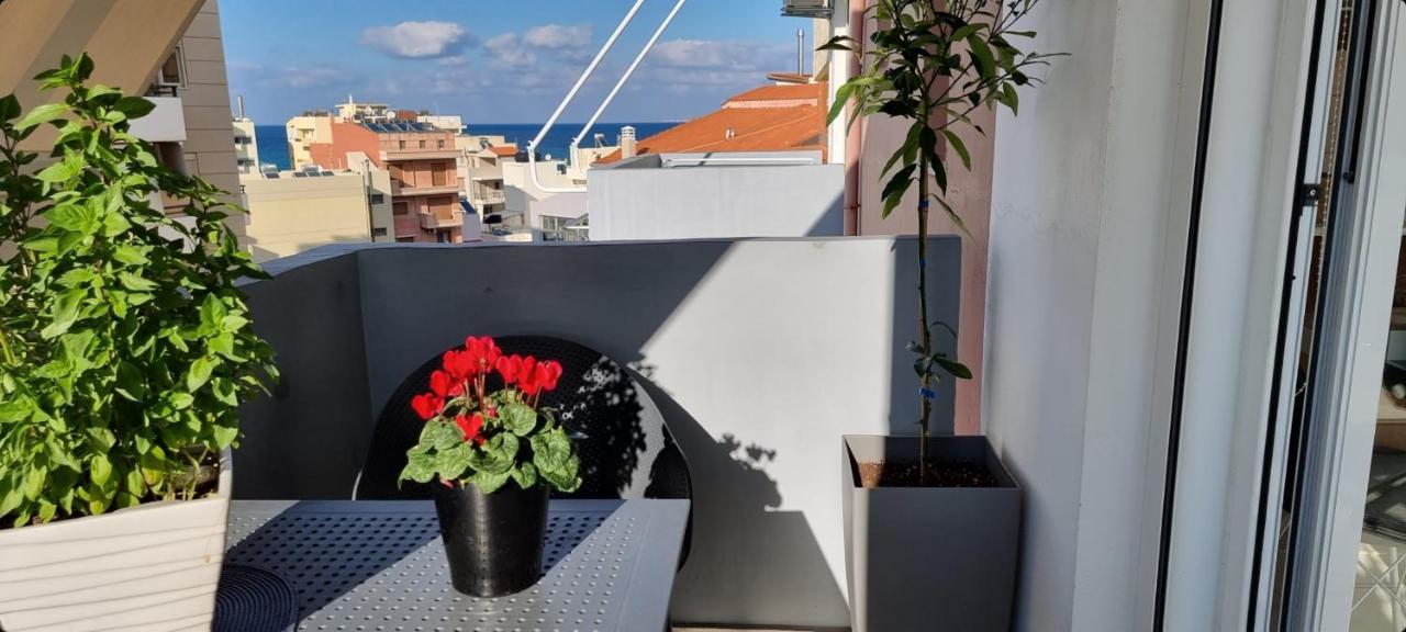 Bright & Modern Apt With View Heraklion Exteriör bild